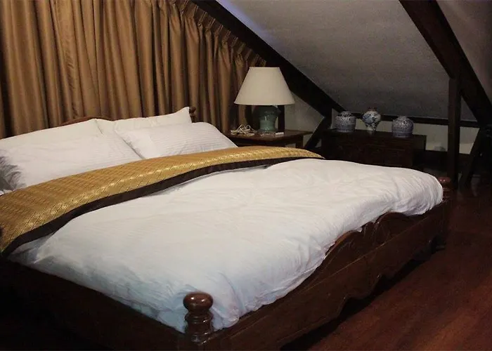F8 Inn - Formerly F8 Bed & Breakfast