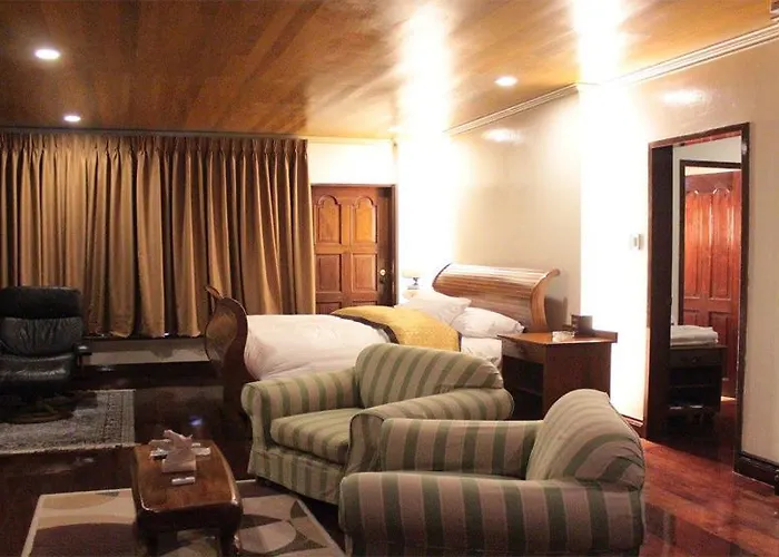 F8 Inn - Formerly F8 Bed & Breakfast